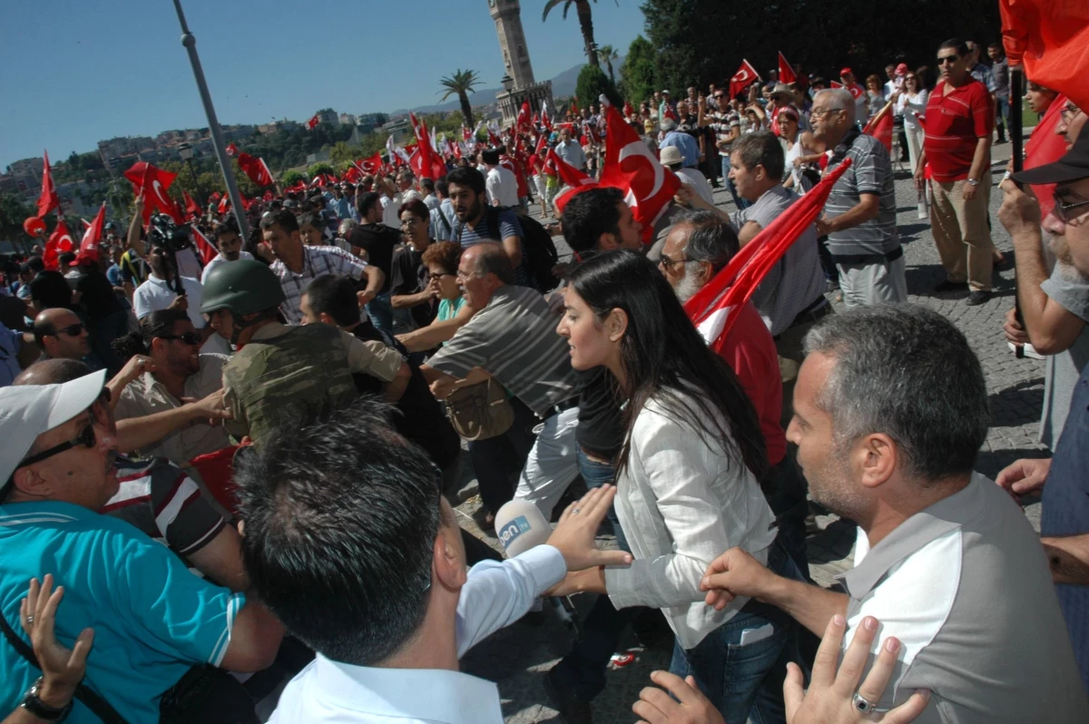 İzmir\'in Kurtuluşu Töreninde, Bakan Günay Yuhalandı4
