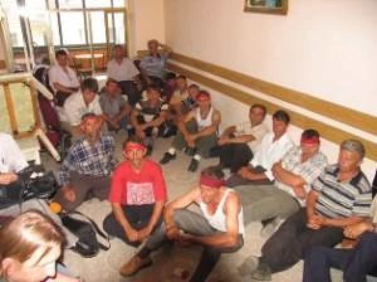 Kosova\'da Açlık Grevi Yapan 603 Mahkuma Şiddet İddiası