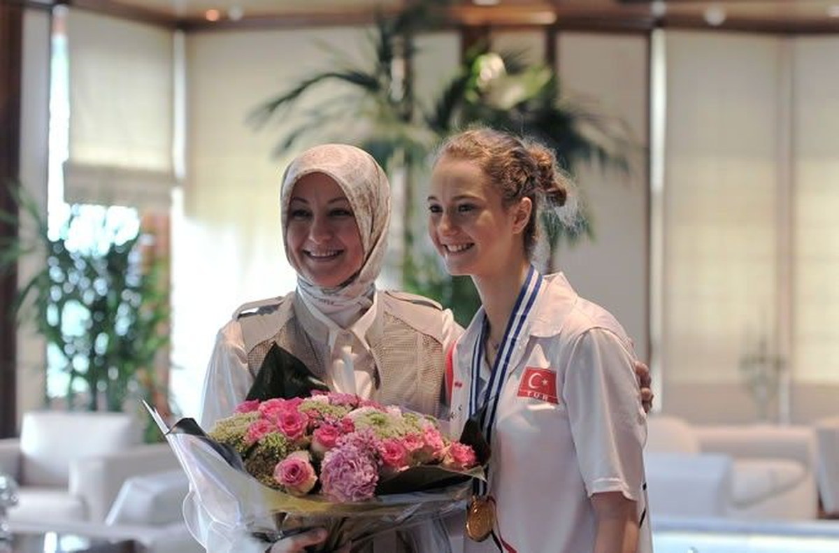 "Madalyalı Yıldızlar" Manevi Annelerine Konuk Oldu