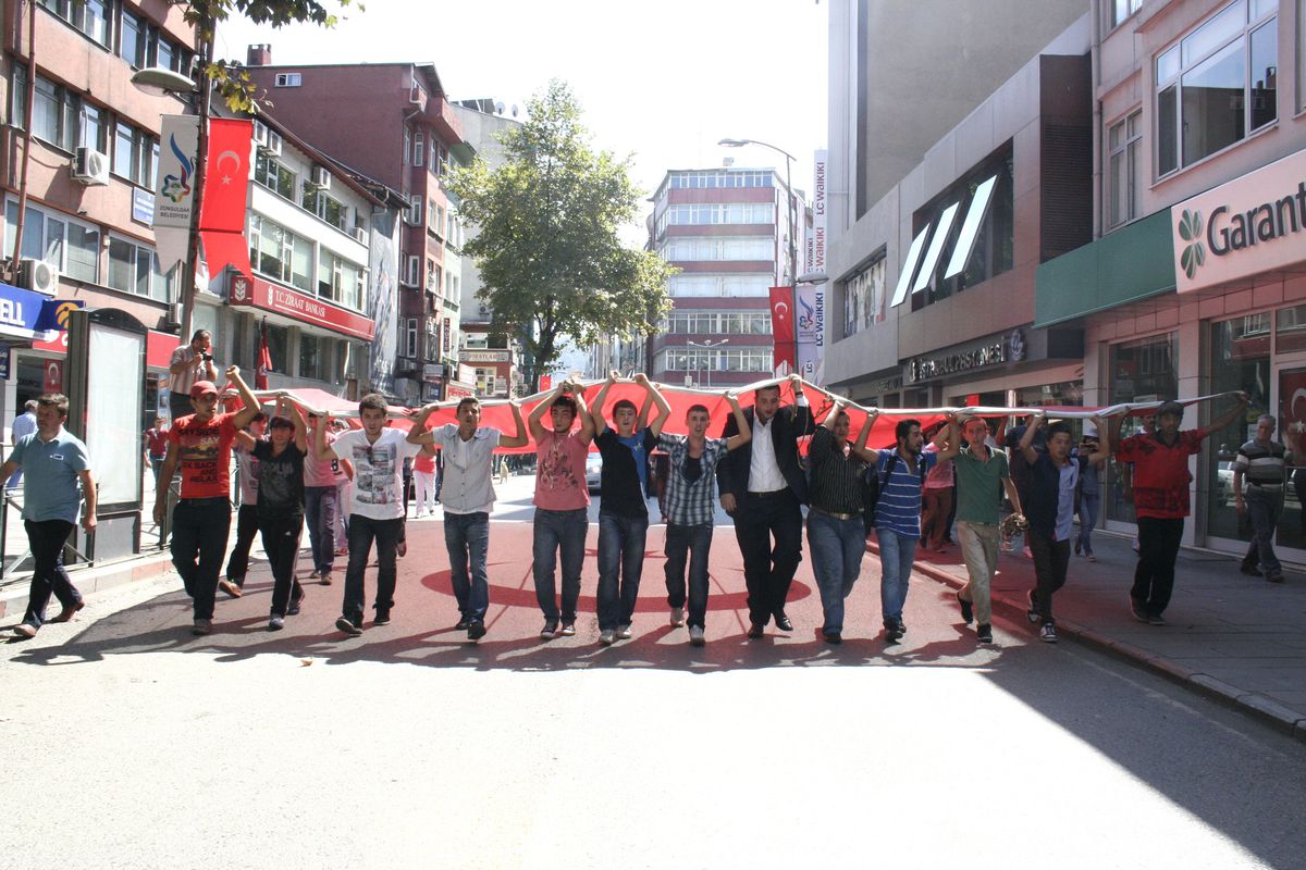 Öğrencilerden "Teröre Lanet" Yürüyüşü