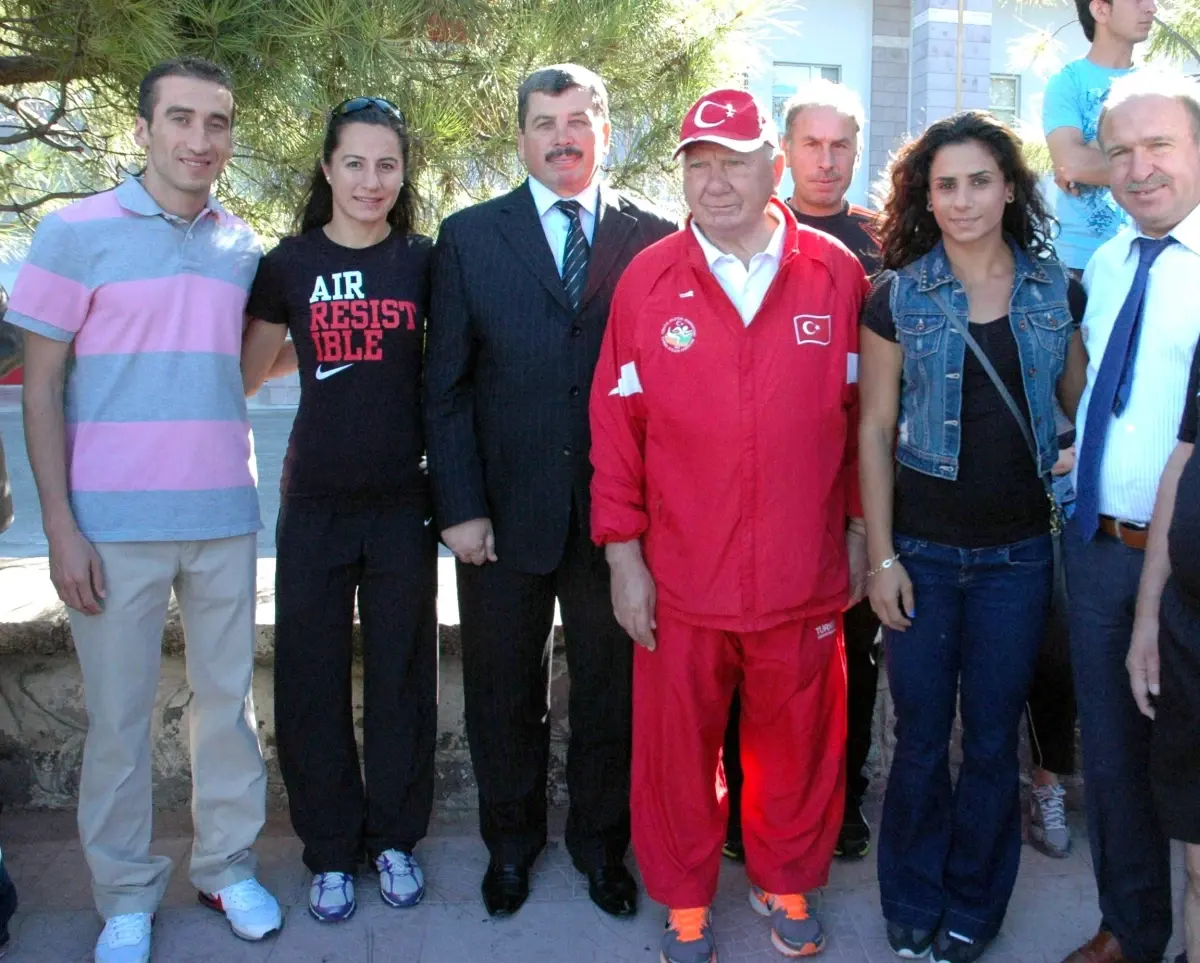 Olimpiyat Yıldızları Aslı Çakır Alptekin ve Nevin Yanıt İsmail Akçay ile Buluştu