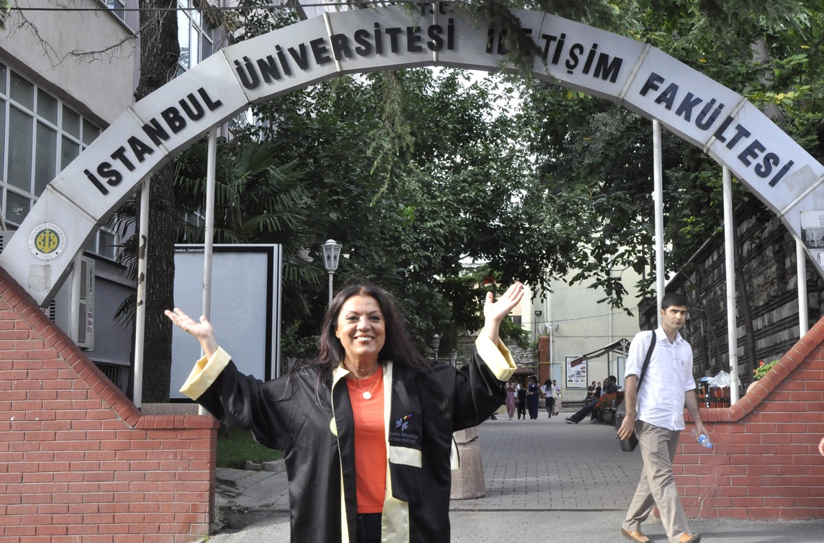 (Özel Haber) 57 Yaşında Fakülteyi Birincilikle Bitirdi