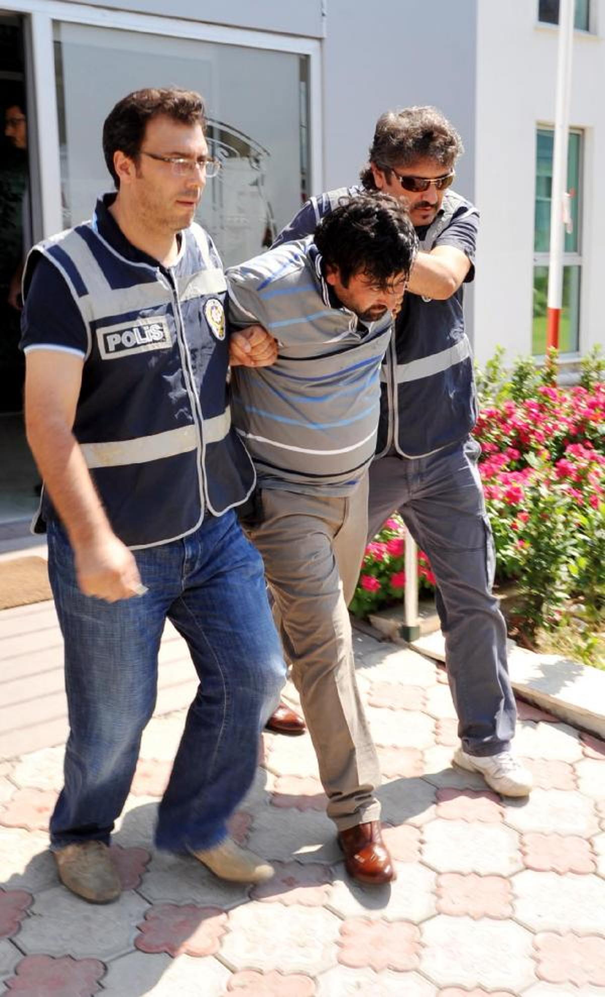 Polisle Çatışan Ağabey ve Kardeşi Tutuklandı