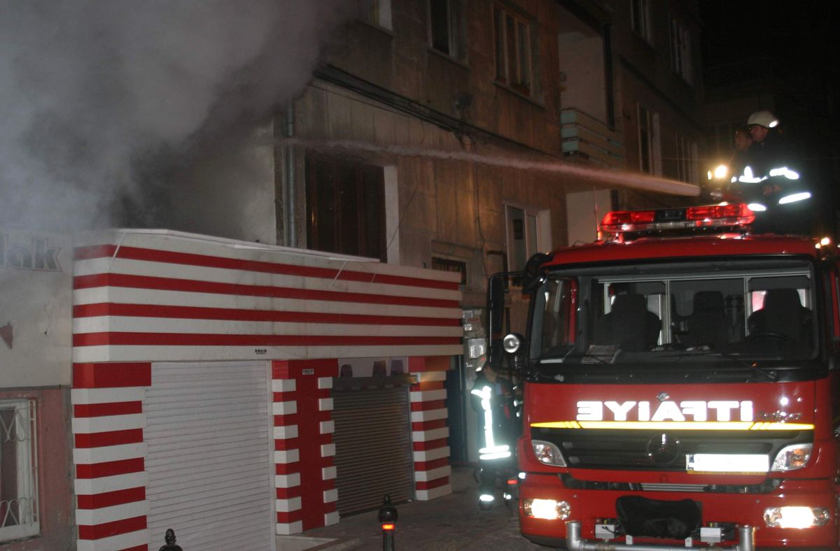 5 Katlı Apartmanda Yangın Paniği
