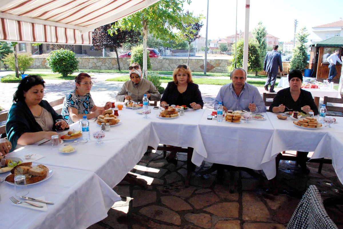 AK Parti Güngören İlçe Kadın Kolları\'ndan Arslan\'a Ziyaret