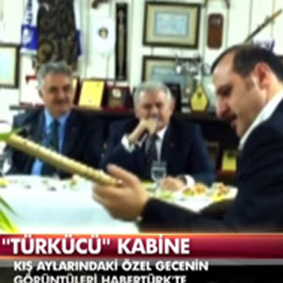 AK Partili Bakanlardan Türkü Resitali