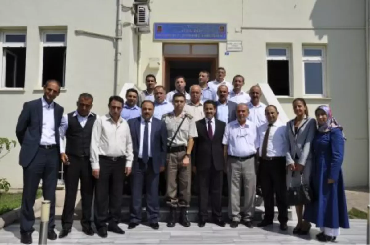 Ak Partililer'den Komutana Ziyaret