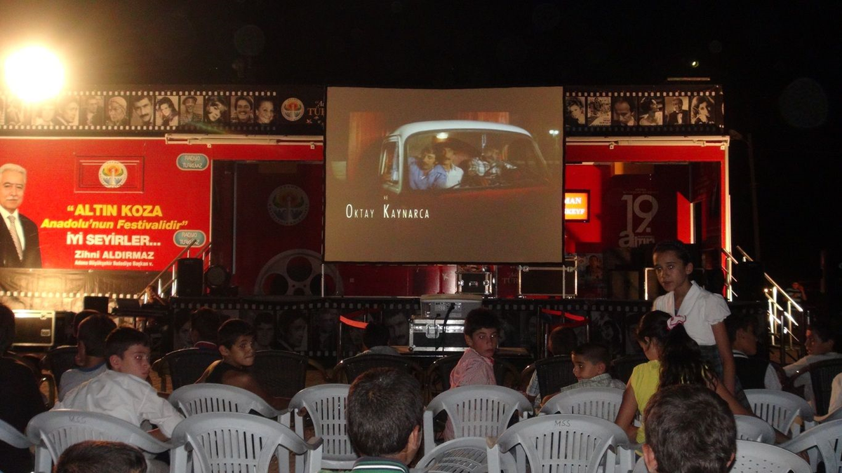 Altın Koza Gezici Sinema Tır\'ı Hasankeyf\'te