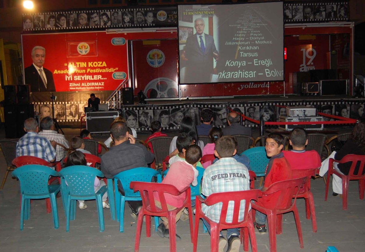 Altın Koza Gezici Sinema Tırı Bitlis\'te