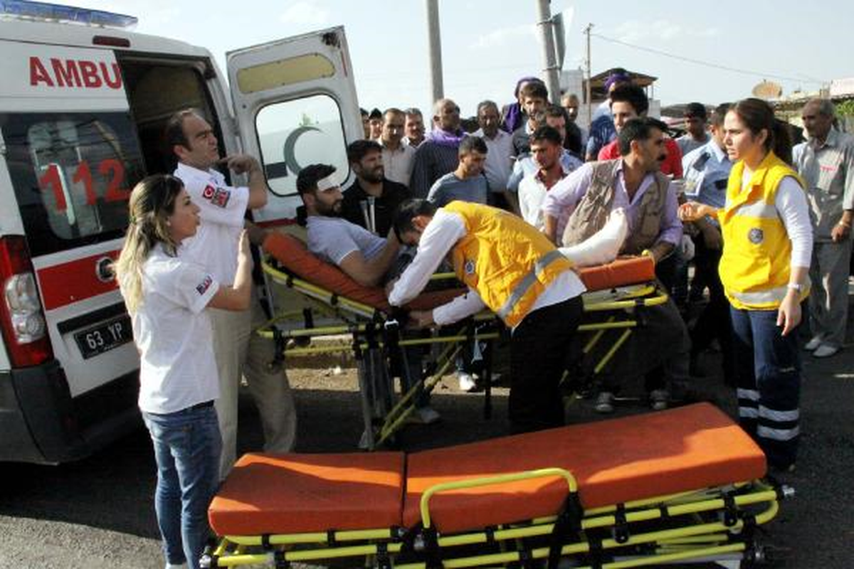 Ambulans Otomobile Çarptı: 2 Yaralı