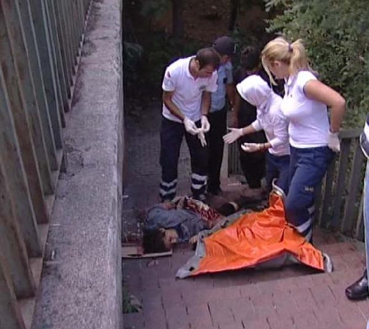 Beyoğlu\'nda Bir Kadın Kanlar İçinde Bulundu