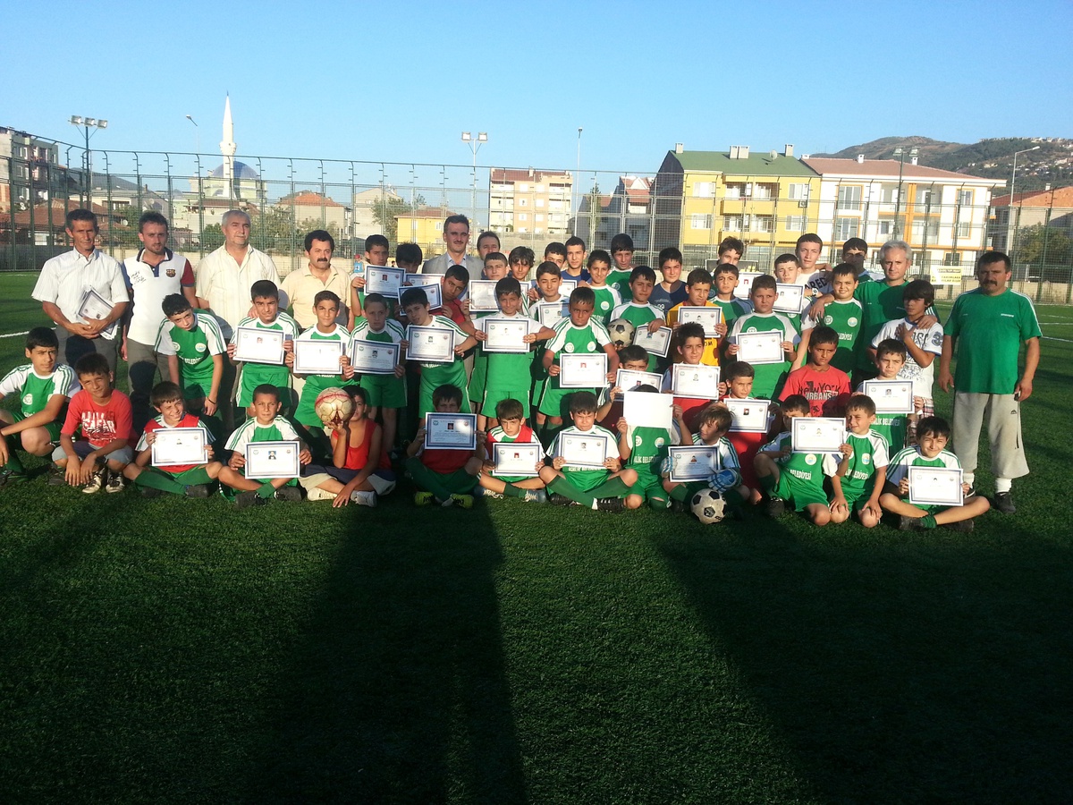 Çotanak Spor Yaz Spor Okulunda Sertifika Sevinci