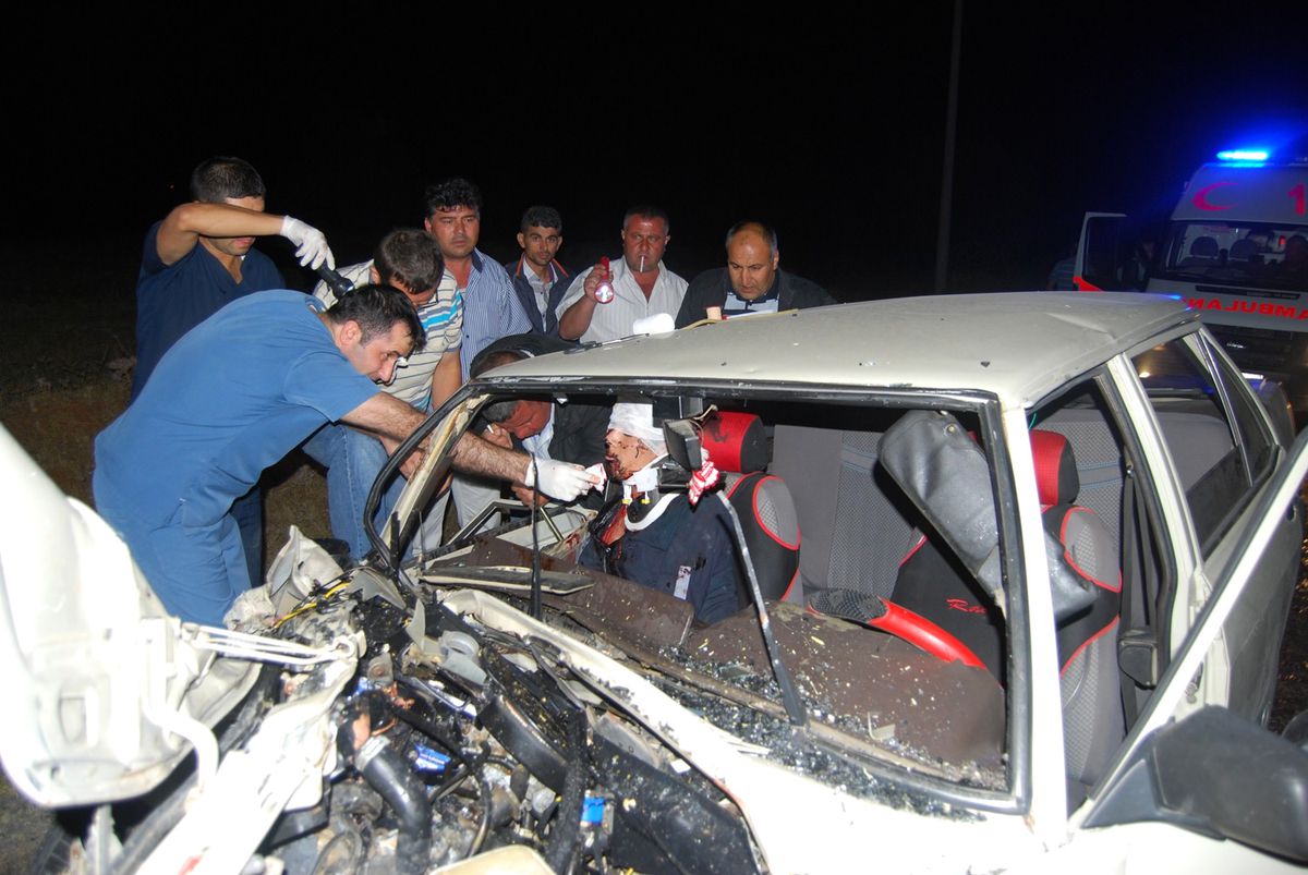 Eşme\'de Trafik Kazası İki Yaralı