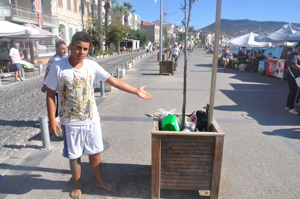 Foça\'da Çöp Kutuları Kaldırıldı