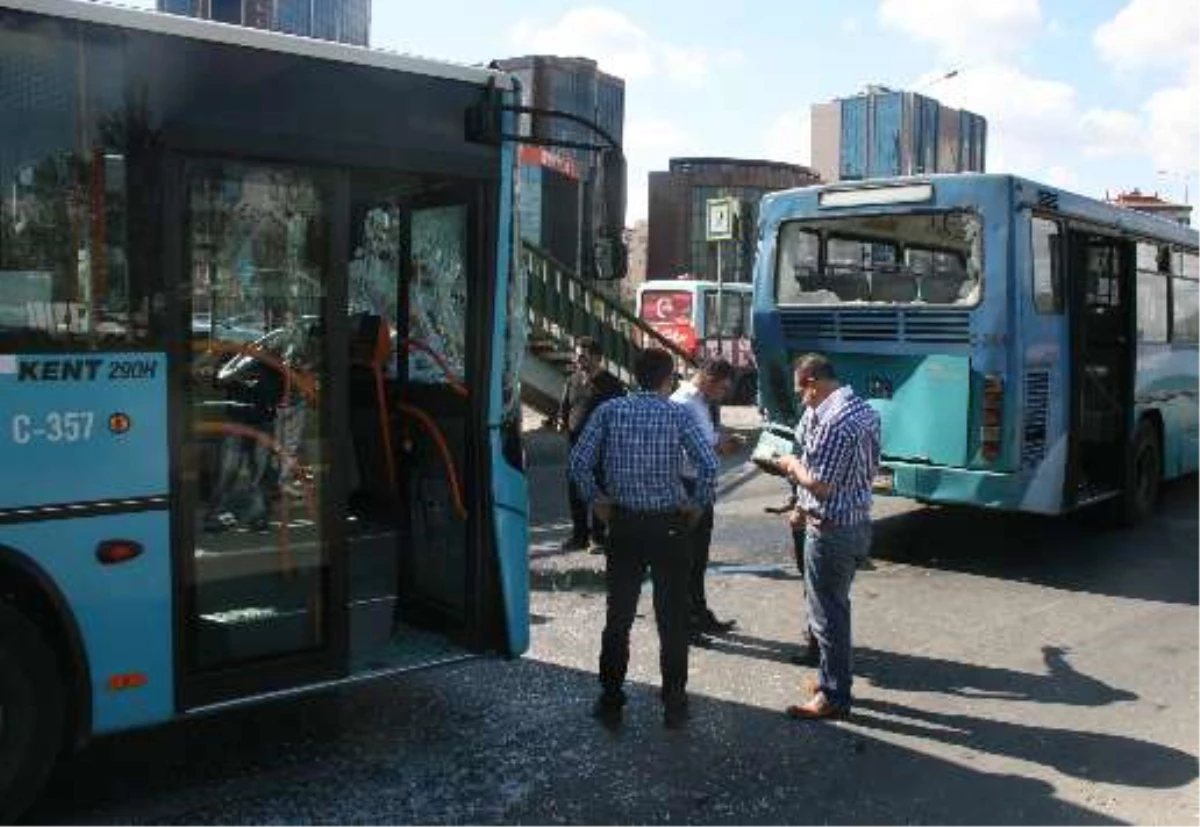 Halk Otobüsleri Çarpıştı: 5 Hafif Yaralı