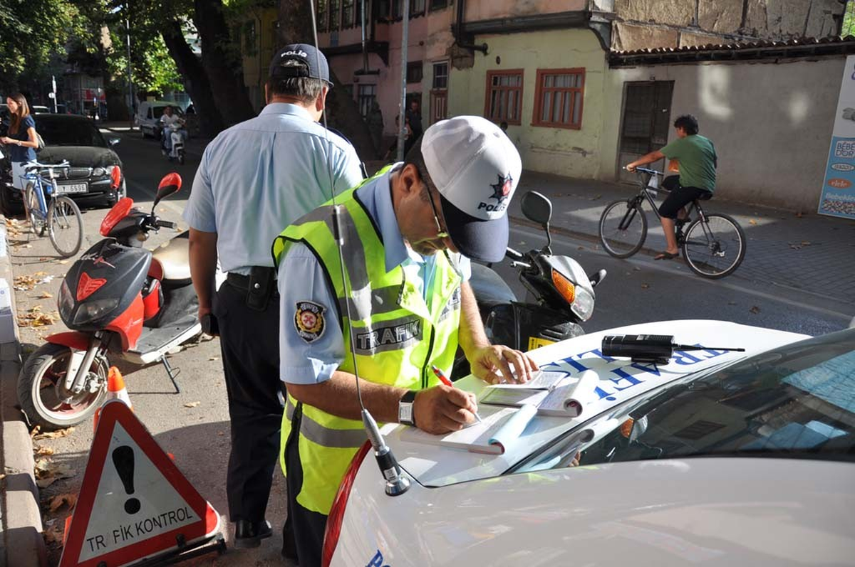 İnegöl Polisinden Kuralları İhlal Edenlere Af Yok
