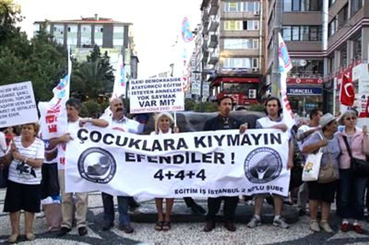 Kadıköy\'de 4+4+4 Protestosu