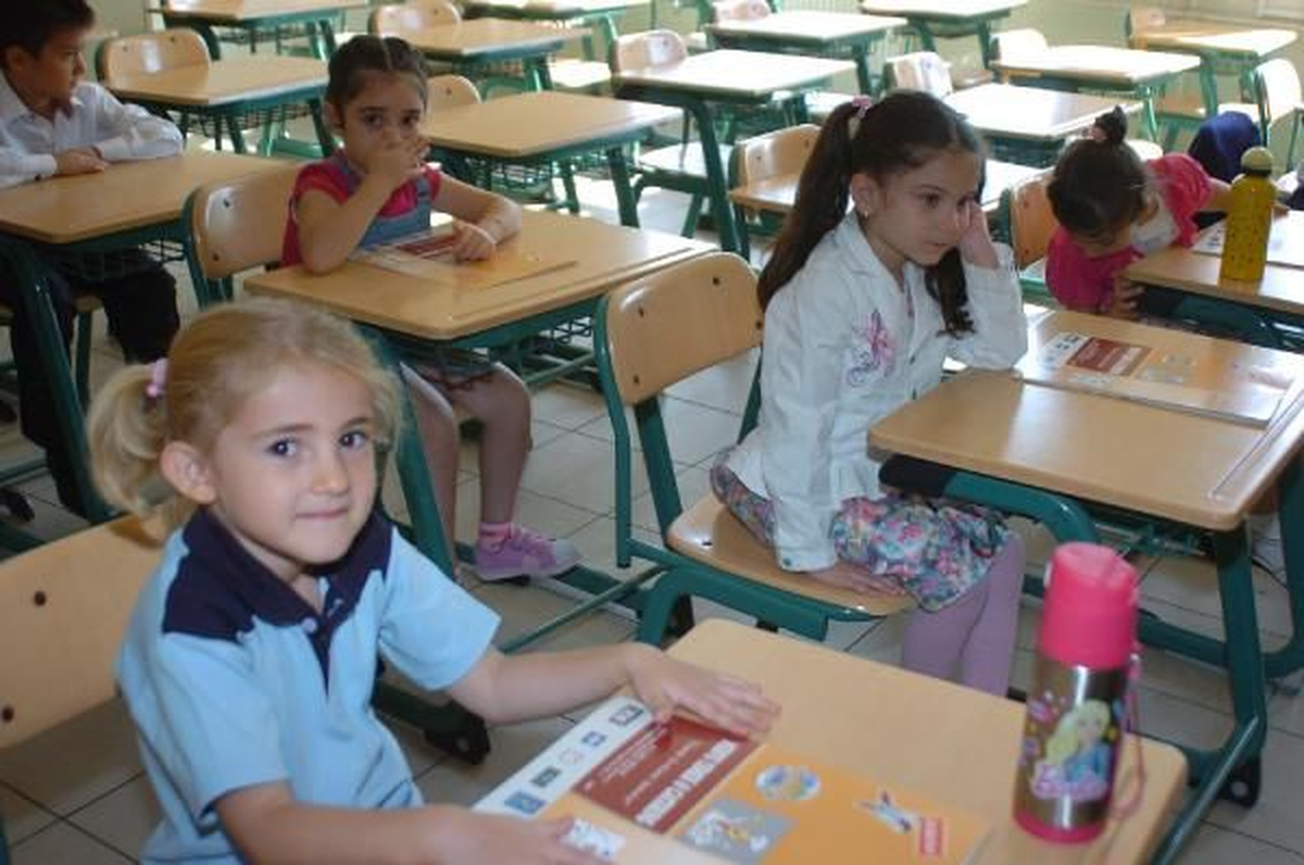 Kocaelili Çocuklar Şaşkın Bakışlarla Sınıflarına Girdi