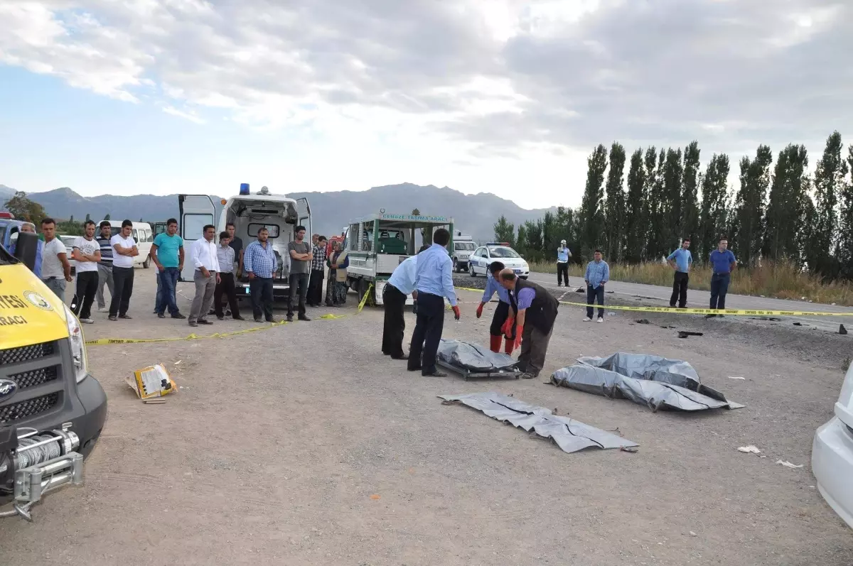 Konya'da Trafik Kazası: 4 Ölü, 4 Yaralı