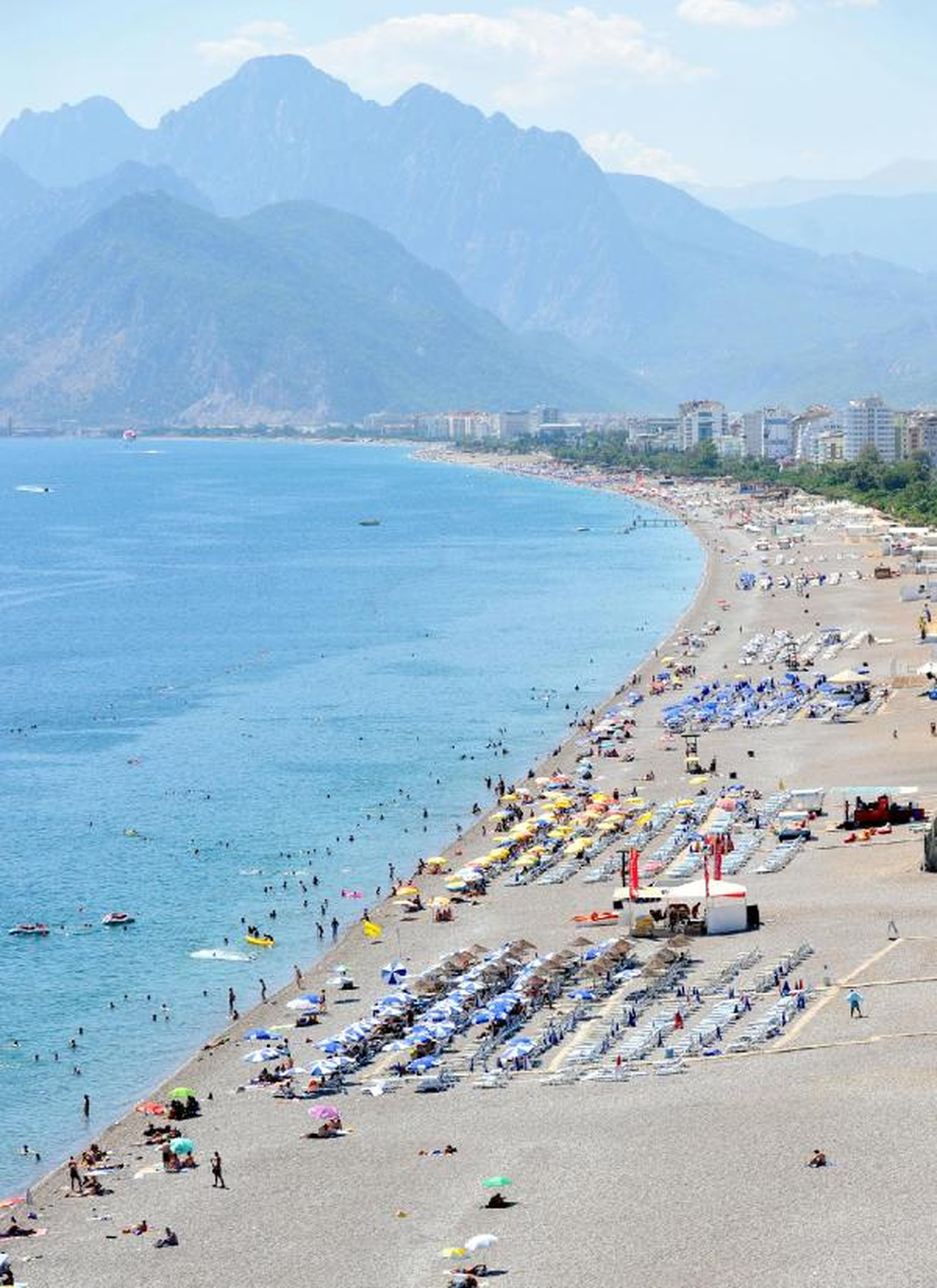 Konyaaltı Plajı Yabancı Turiste Kaldı
