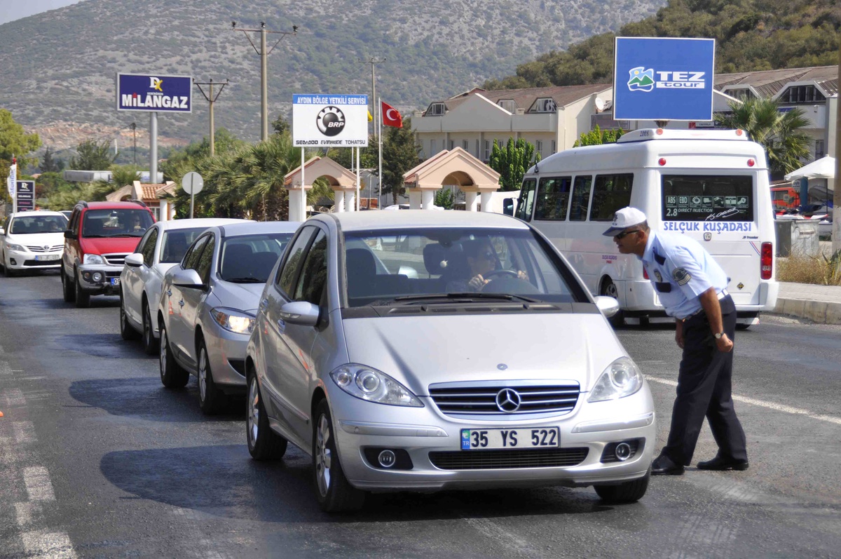 Kuşadası Polisi\'nin Yaz Uygulaması Başarılı Geçti