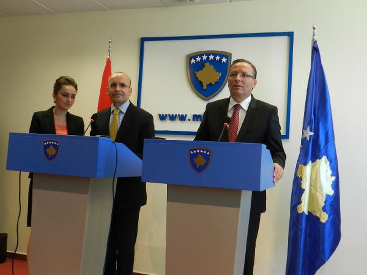 Maliye Bakanı Şimşek Kosova\'da