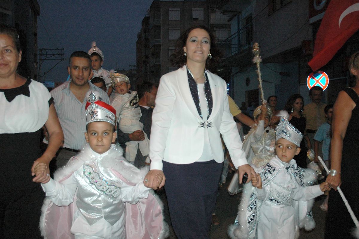 Menderes\'te Sünnet Şöleni