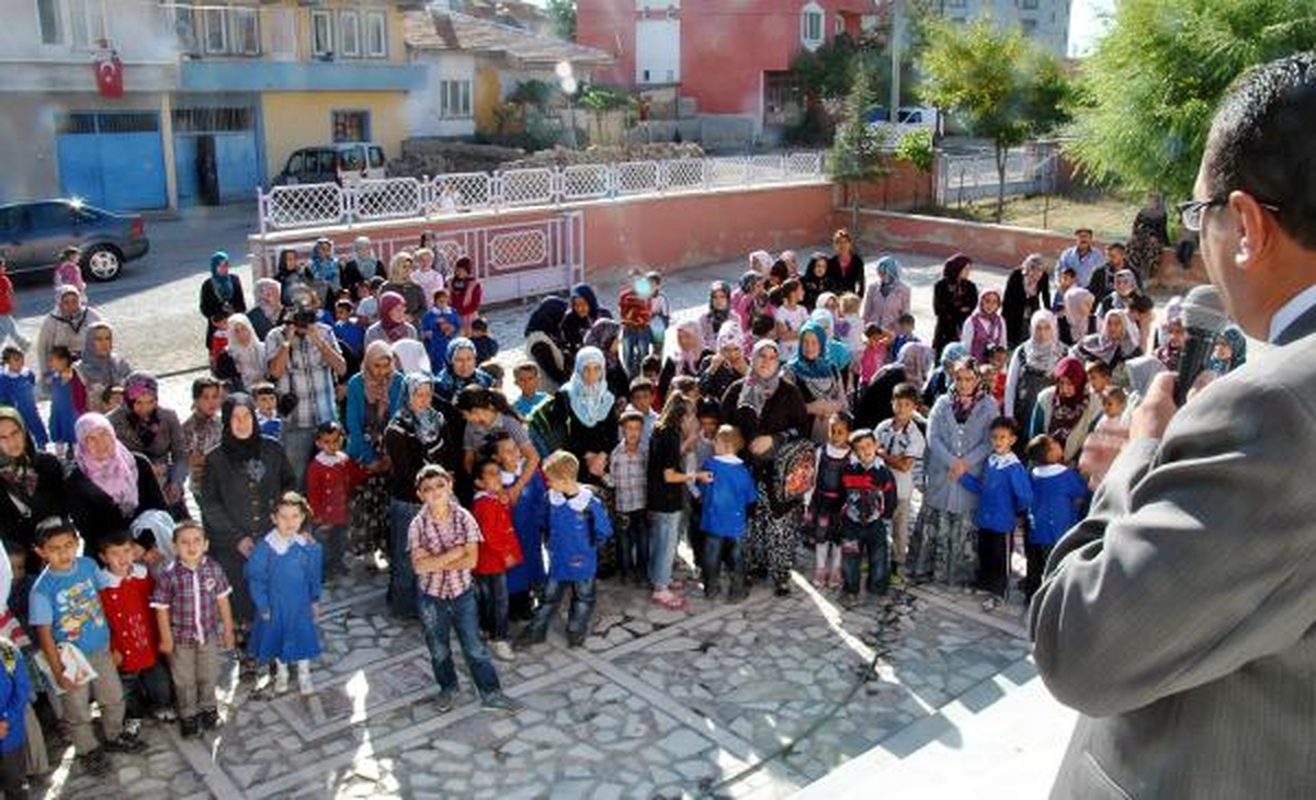 Miniklere İlk Ders \'Bomba\' Eğitimi