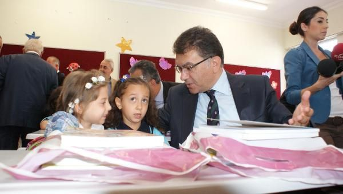Miniklere İlk Dersi Vali Yardımcısı Verdi