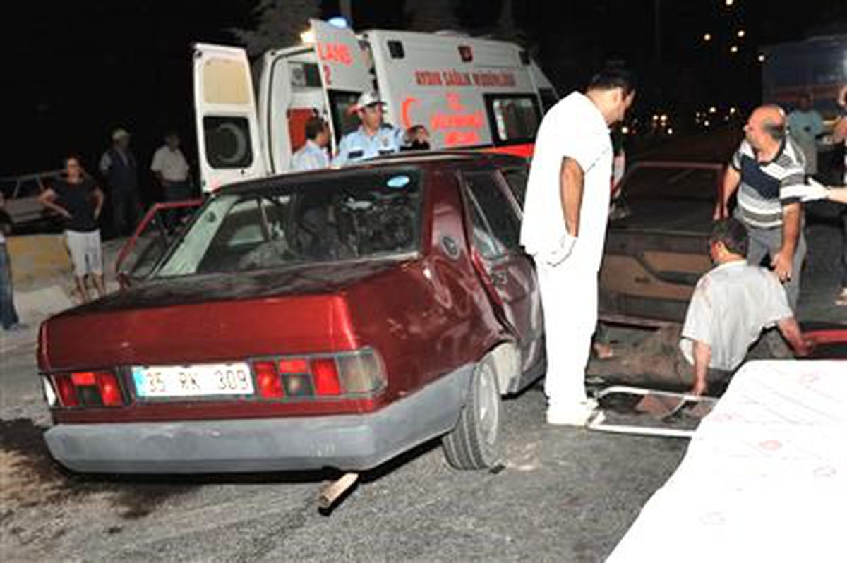 Söke\'de Trafik Kazası: 1 Ölü 7 Yaralı