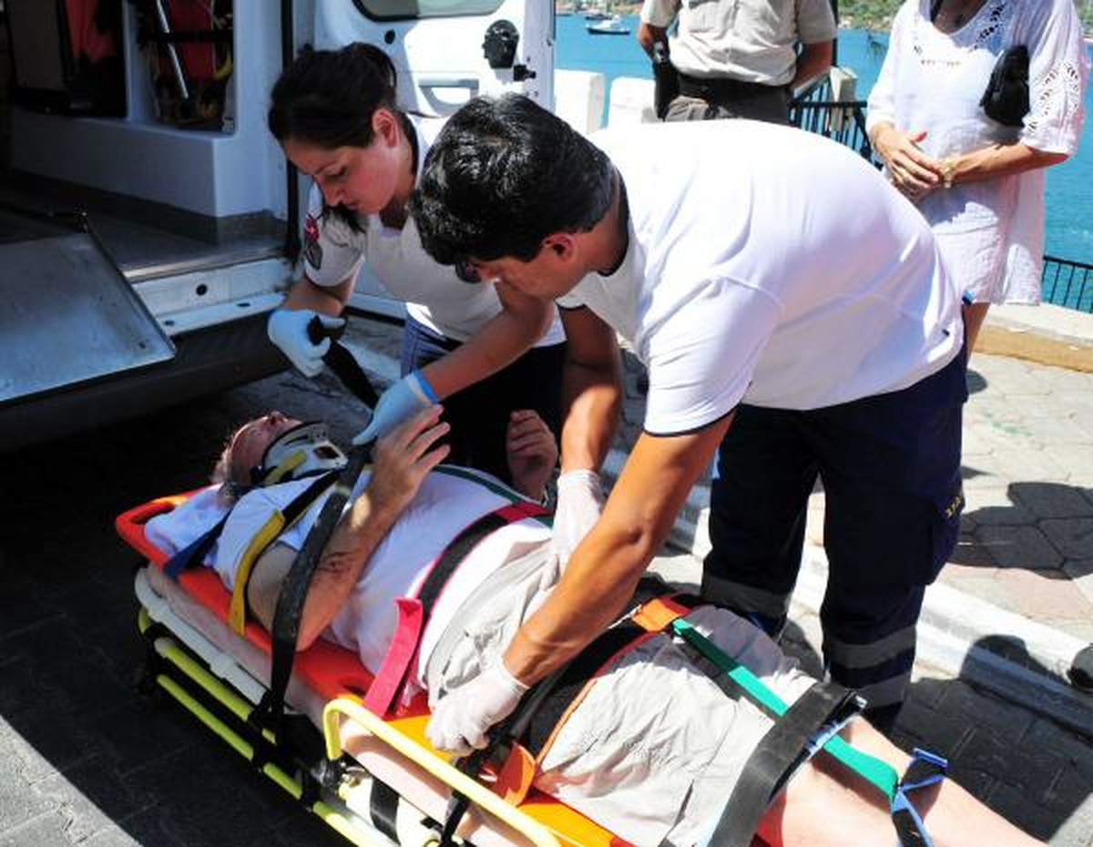 Teknede Düşen Turist İçin Sahil Güvenlik Seferber Oldu