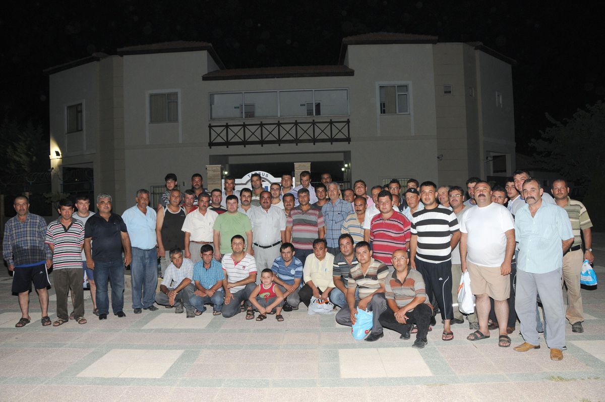 Temizlik İşçilerinin Havuz Keyfi