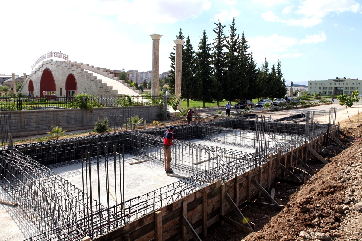 Üniversite Girişine Misafir Bekleme Salonu Yapılıyor