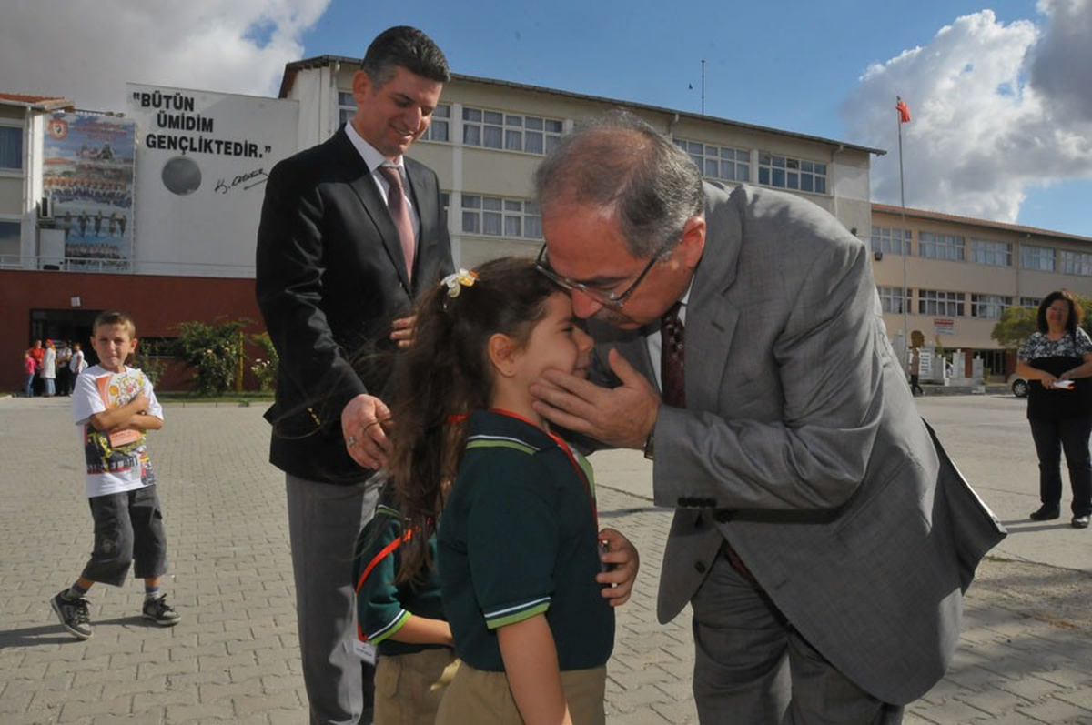 Vali Yaman Minik Öğrencleri İlk Gününde Yalnız Bırakmadı