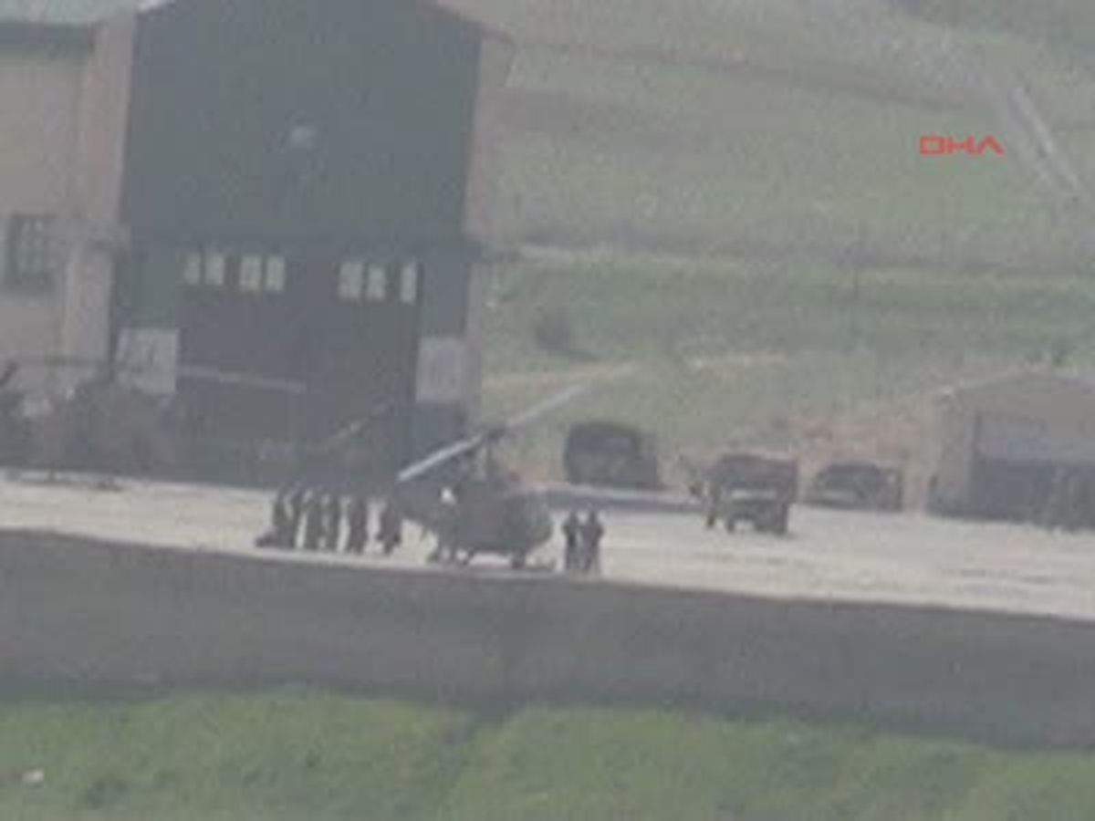 Yol Kesen PKK\'lılara Helikopterli Operasyon
