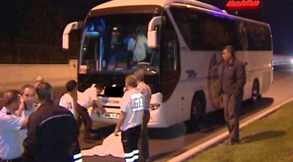 Yolcu Otobüsü Yayaya Çarptı