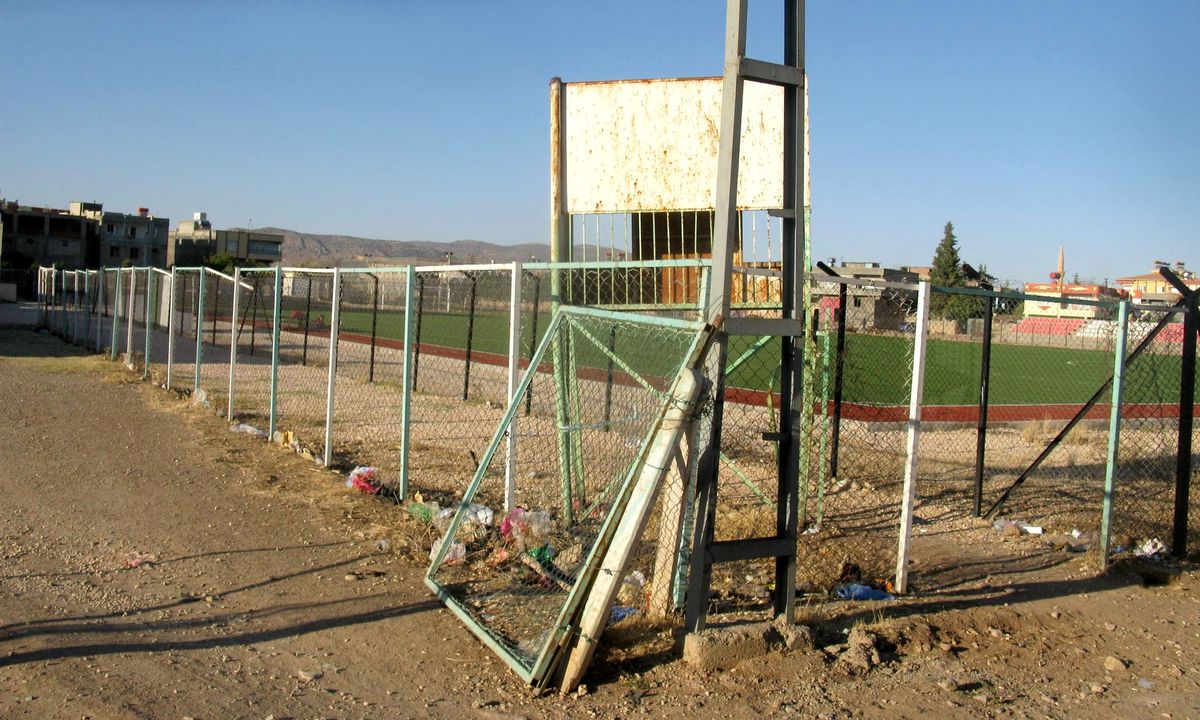 Araban İlçe Stadı Bakımsızlıktan Adeta Çöplüğe Döndü