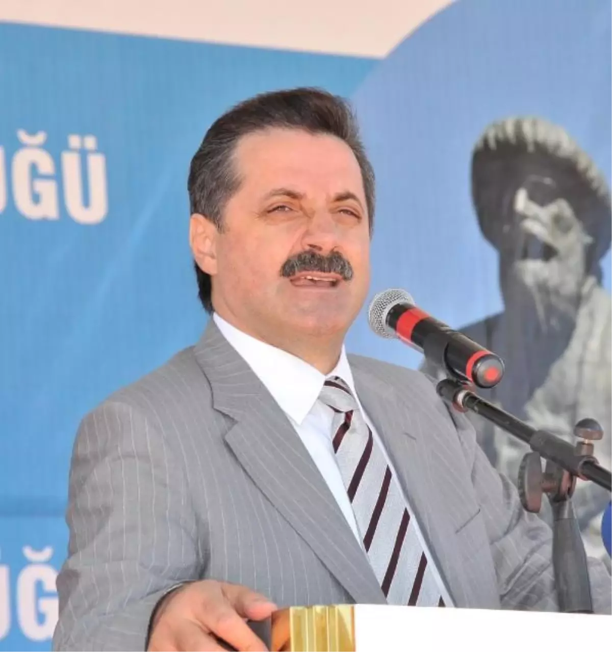 Bakan Çelik Yol Müjdesini Telefonda Verdi