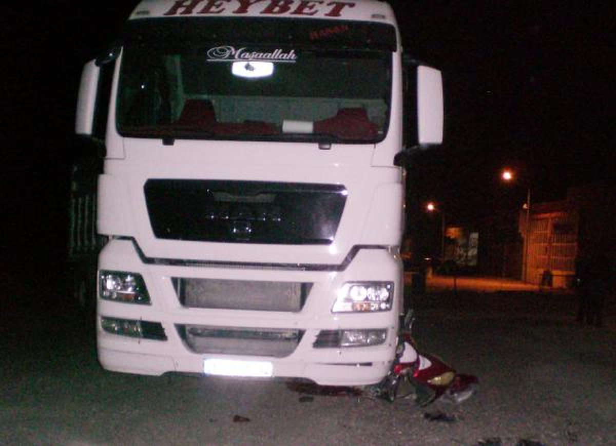 Bekçi, Yasak Diye Geçmesini Önlemek İstediği Tır\'ın Altında Kaldı