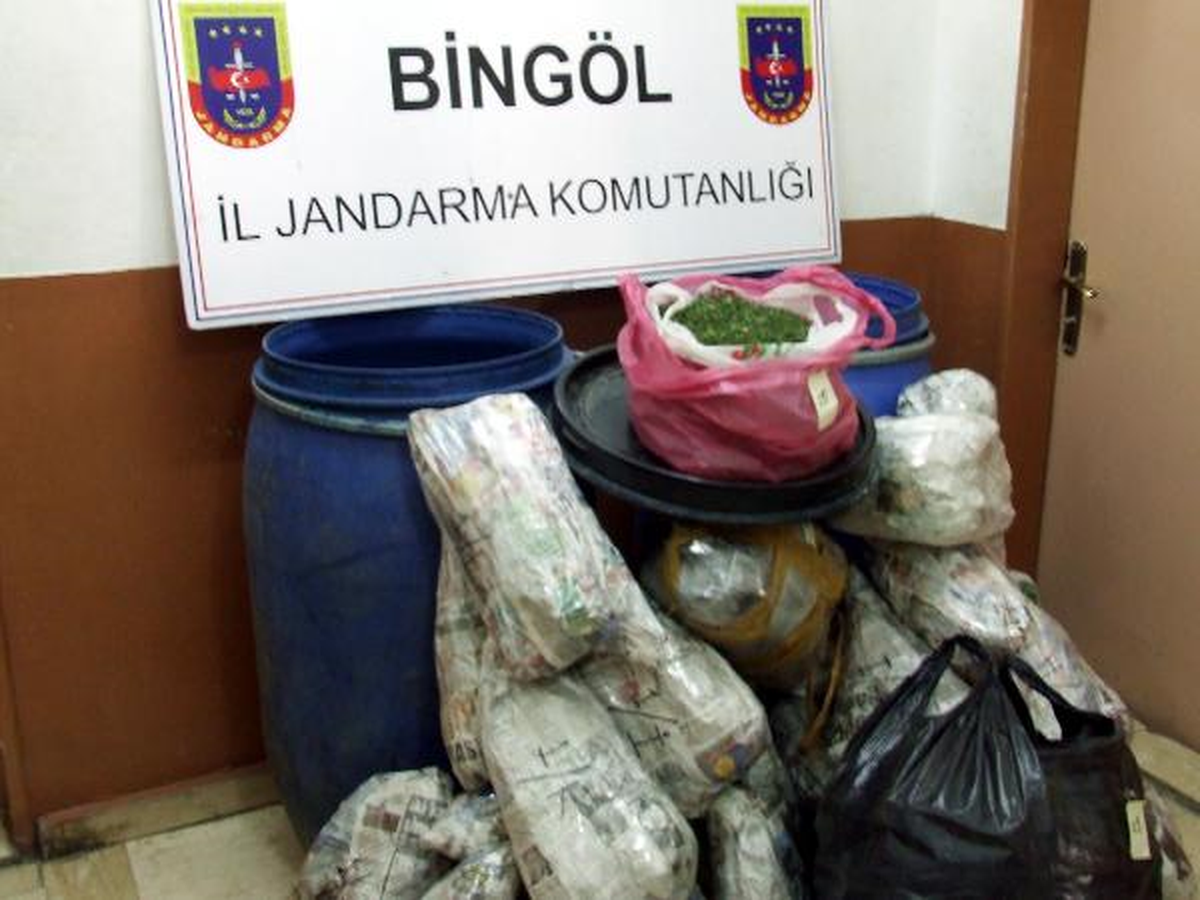 Bingöl\'de 879 Kilo Esrar ve 15 Bin 700 Hintkeneviri Ele Geçirildi