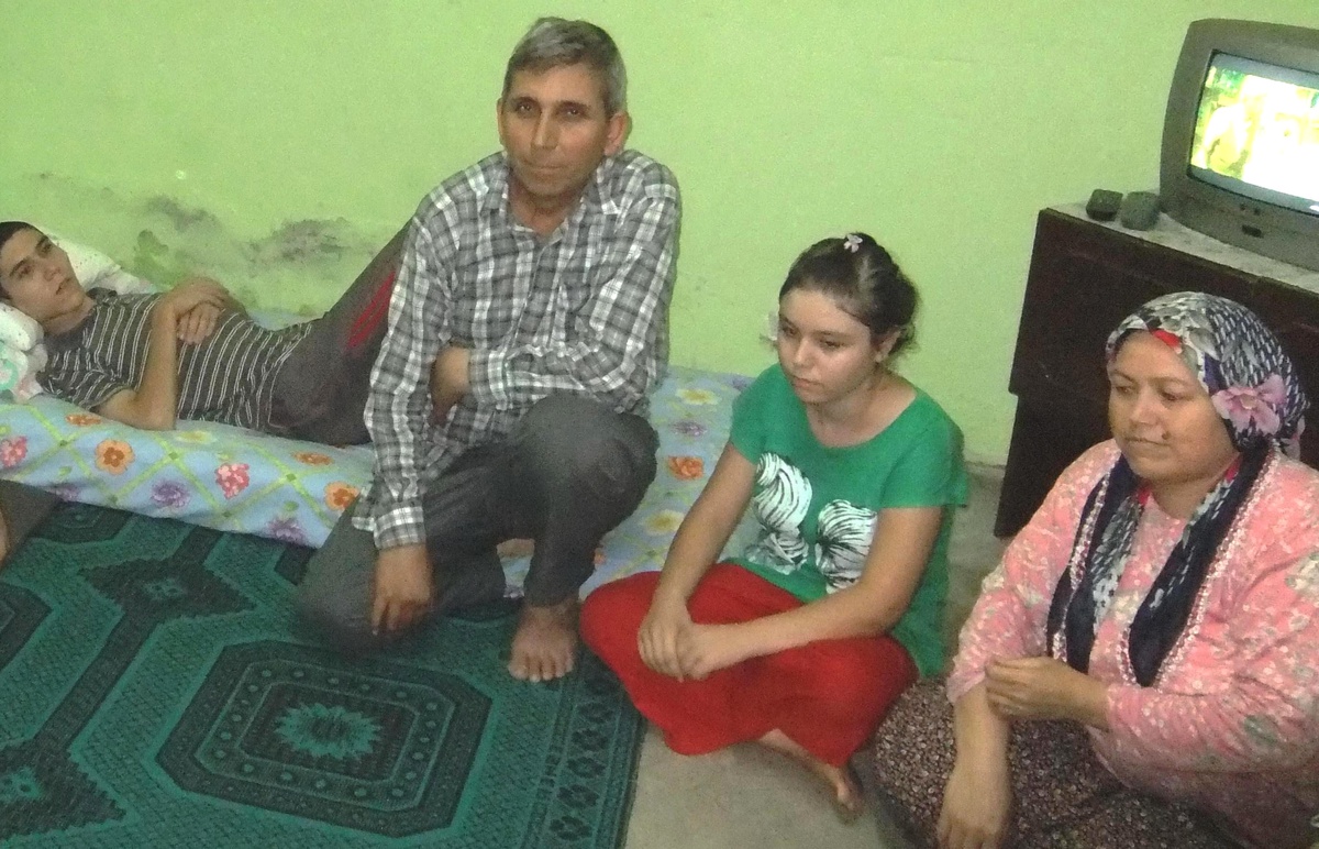 Böbrek Hastası Oğlu ile Hayat Mücadelesi Veriyor