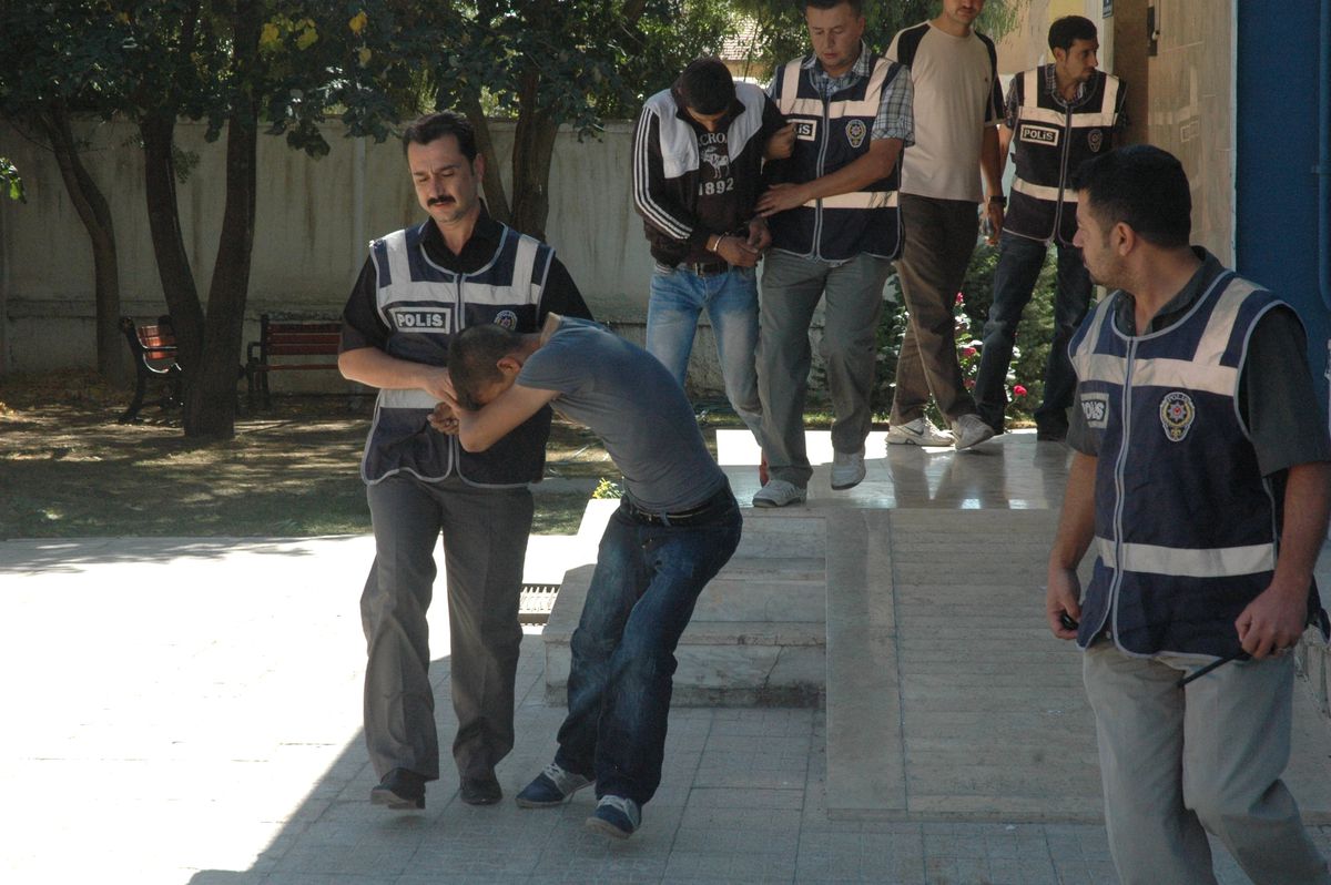 Cezaevinden Çıkıp Hırsızlık Yaptılar
