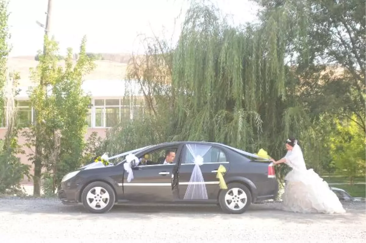 Damat ile Gelinin Düğün Pozu