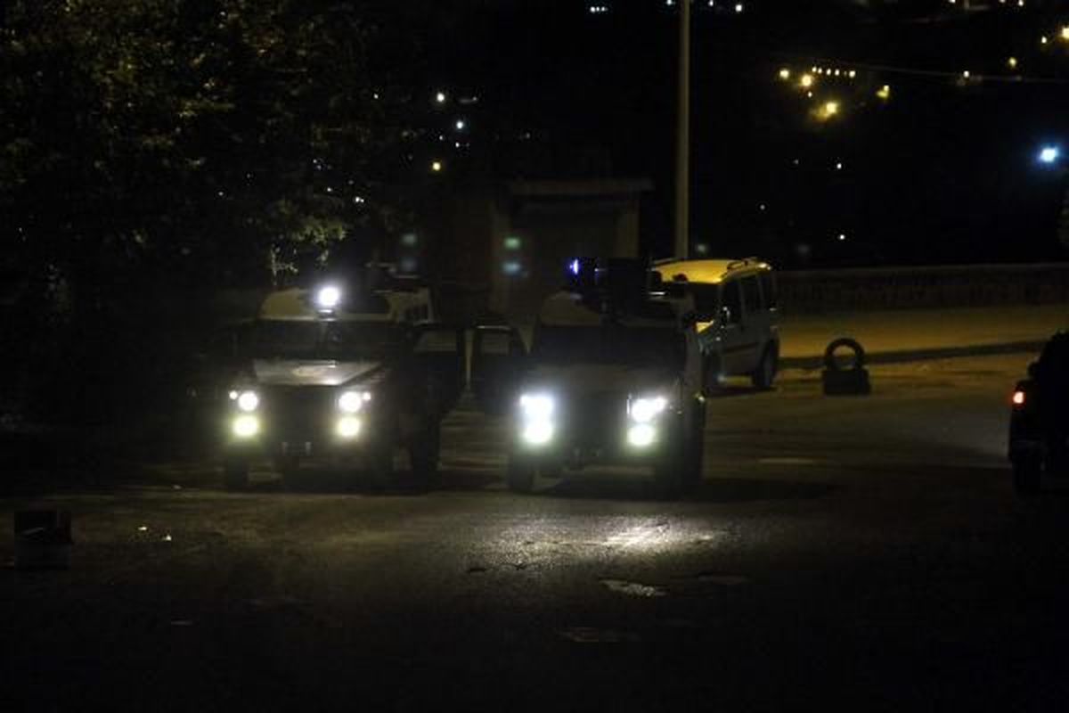 Diyarbakır\'da Üç İlçede Polise Saldırı