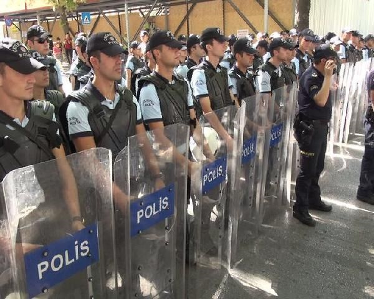 Ek2 Başbakanlığa Yürümek İsteyen Gruba Polis Müdahale Etti