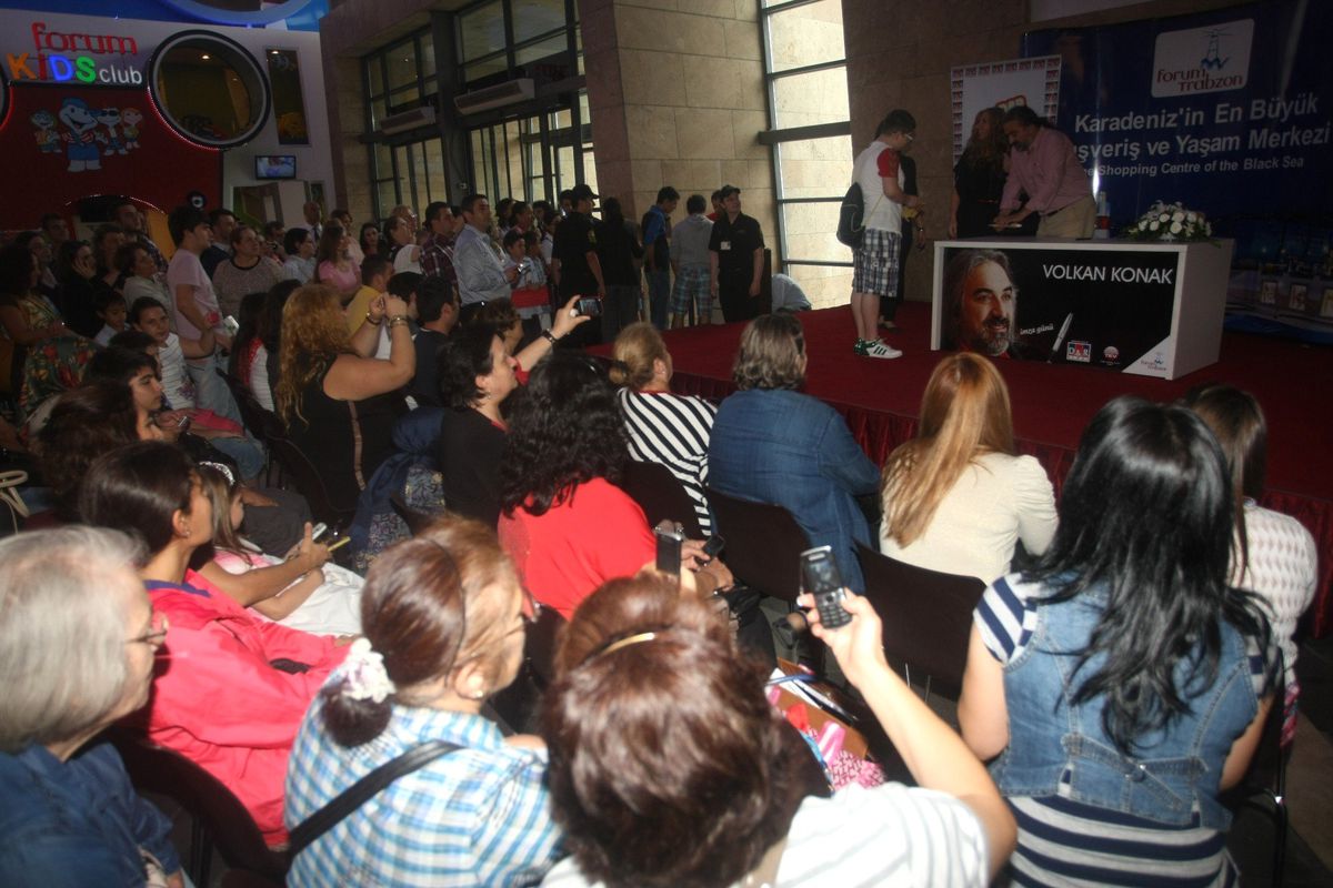 Forum Trabzon\'da Volkan Konak Rüzgarı Esti