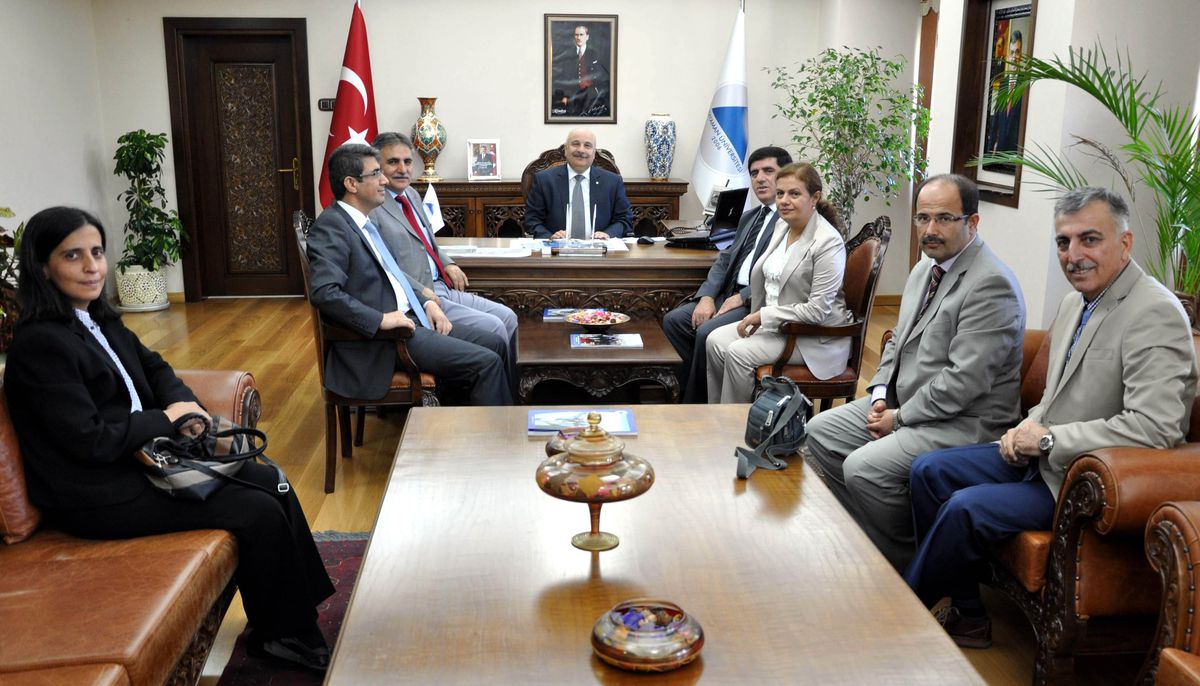 Gap İdaresi Başkanı Karahocagil, Rektör Gönüllü\'yü Ziyaret Etti