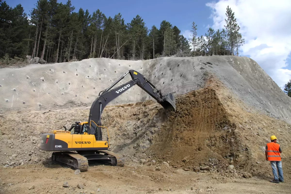 Ilgaz Tüneli\'ne İlk Kazma Vuruldu