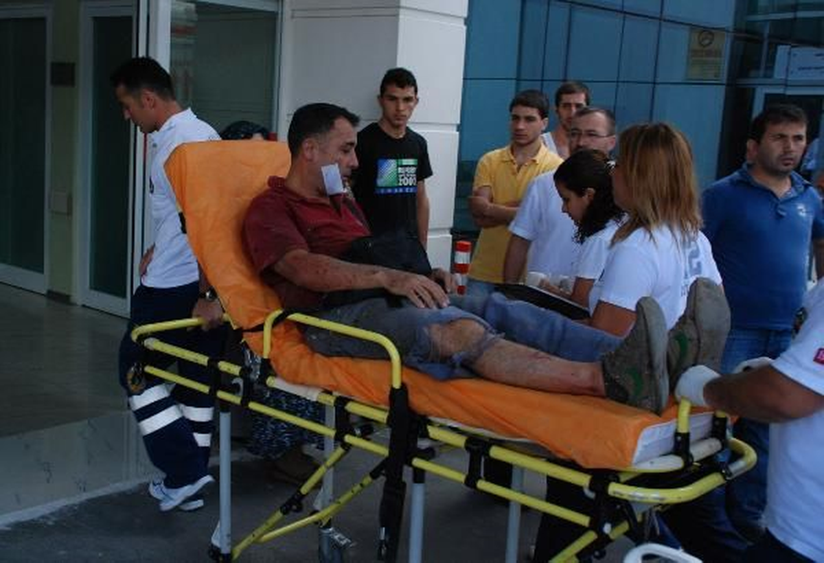 İstanbul\'da Polis Merkezine Saldırı: 4 yaralı
