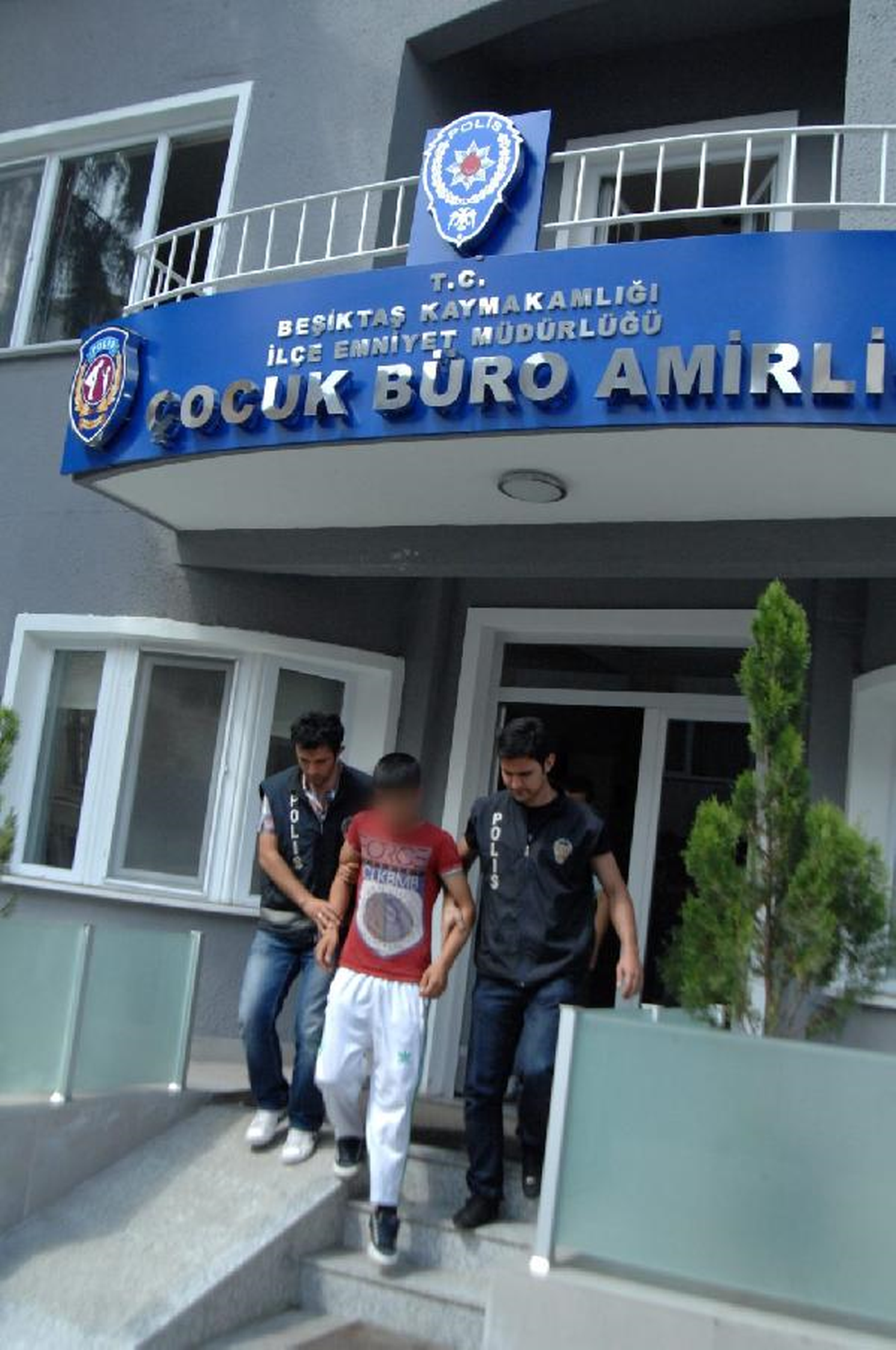Kadınlara Korku Filmi Yaşatıyordu
